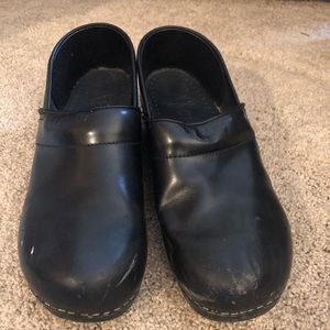 Black leather Dansko